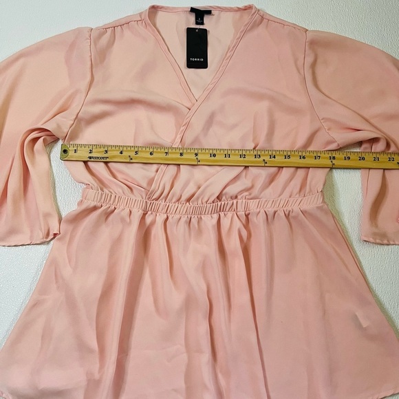 NWT Torrid Women's Flutter Sleeve Empire Blouse Blush Pink Size 1 - Picture 4 of 9